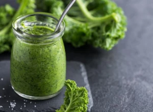 Jedan od najboljih sosova na svetu PESTO OD KELJA SA SEMENKAMA SUNCOKRETA oduševiće sve koji ga probaju