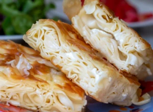 BUREK SA SIROM Savršen doručak koji nestane sa stola odmah, za one izbirljive