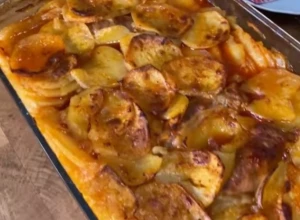 STARINSKO SOČNO JELO Krompirača sa pirinčem i kobasicom, savršenstvo dobrog ukusa