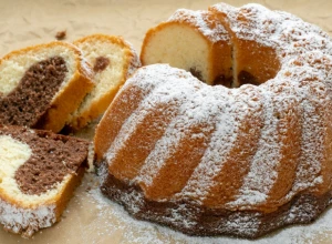 IZGLEDA KOMPLIKOVANO, A LAKO SE PRAVI Mramorni kuglof je mekani kolač, a najbolje ide uz kafu ili čaj