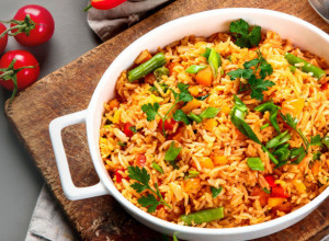 RECEPT ZA POSNI PILAV Pirinač sa povrćem će vas zasititi i može se jesti dva dana!