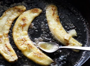 POSLASTICA ZA SVAKI DAN Karamelizovane banane zavoleće i deca