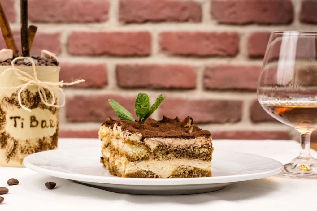 BRZA TORTA BEZ PEČENJA Dovoljni su keks i još par sastojaka, i eto omiljene poslastice