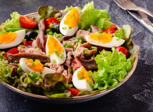 ČUVENA NIKOZIJA SALATA Možete da je jedete kao doručak, večeru ili ponesete na posao