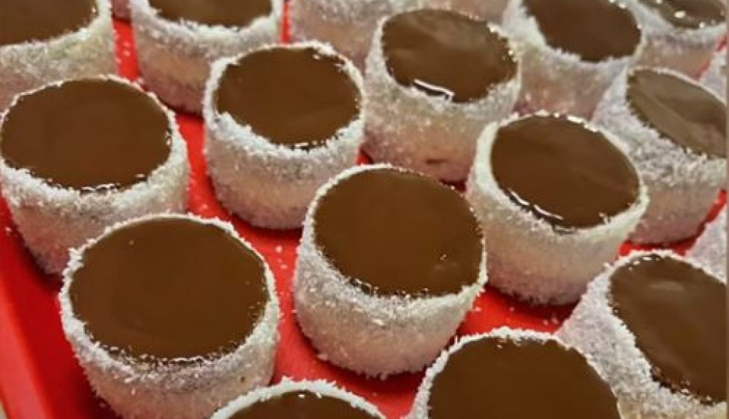 KOLAČ RUSKE KAPE Kremasti kolač sa kokosom koji vole sve generacije