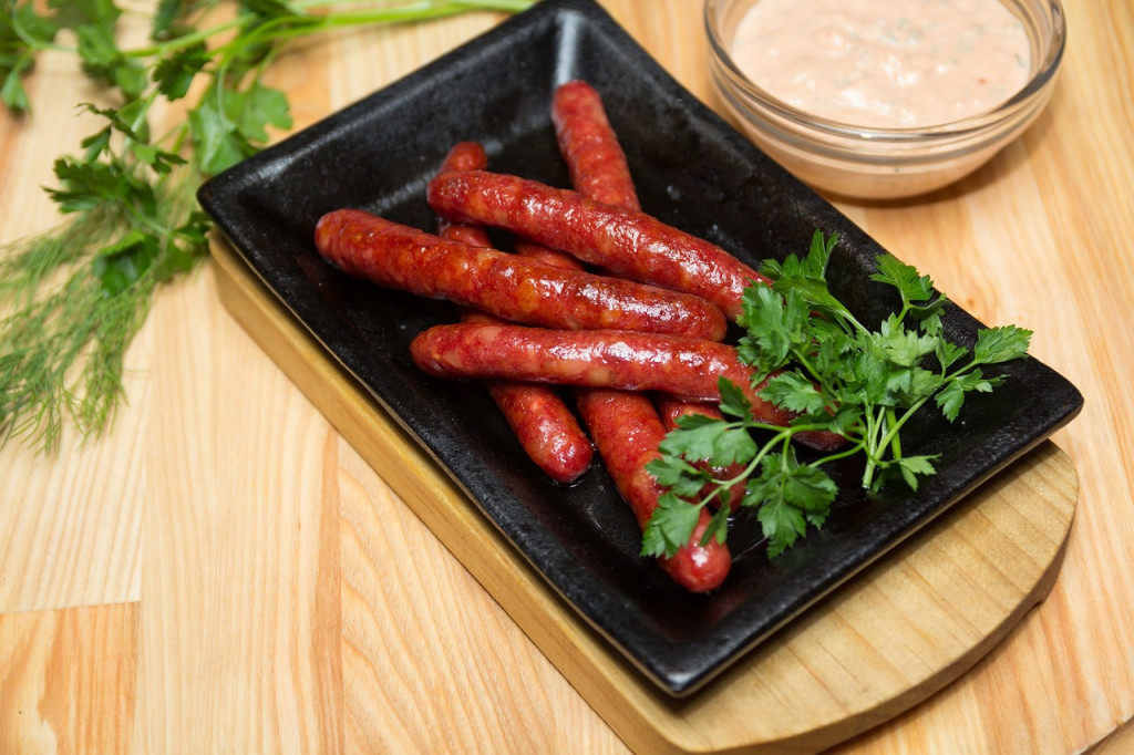 POZOVITE PRIJATELJE NA RUČAK! Oduševiće se kobasicama u PIVU