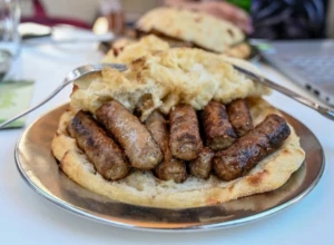 Detaljni recept kako da napravite perfektne SARAJEVSKE ĆEVAPE kao sa Baščaršije