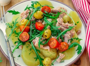SALATA OD TUNJEVINE I KROMPIRA Posna i zdrava, može da se jede kao obrok