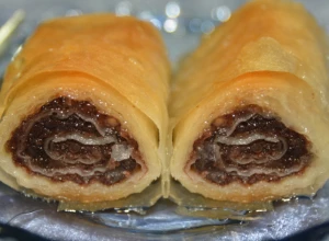 BAKLAVA SA ČOKOLADOM Sočne rolnice su idealna vikend poslastica