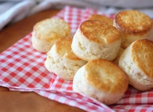 Prastari bakin recept za mirisne DOMAĆE POGAČICE SA SIROM: tope se u ustima, vraćaju u detinjstvo