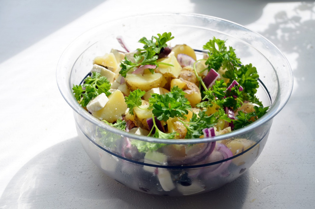 OBROK SALATA ZA SVAKI DAN Jelo sa krompirom koje će vas dugo držati sitim