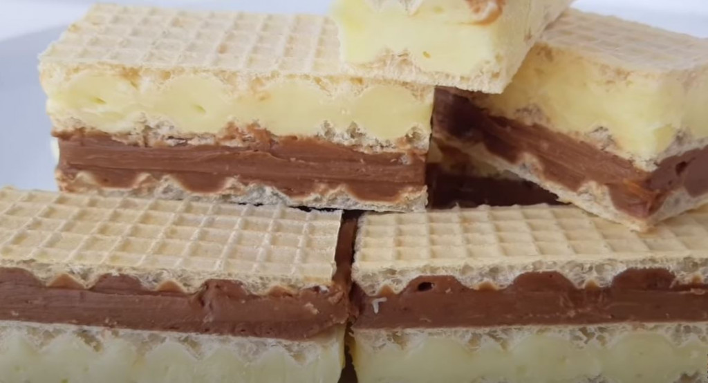 ČUVENA KINDER OBLANDA Preukusni sitni kolači sa crnom i belom čokoladom