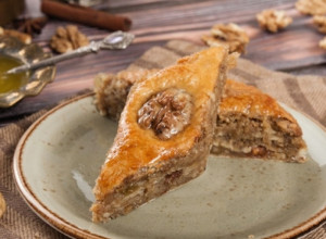 POSNA BAKLAVA Po starom bosanskom receptu, desert na kome su odrasle generacije