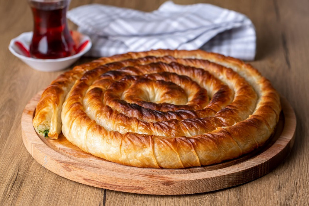 POJEŠĆETE CEO PLEH Slasni burek sa spanaćem je em zdrav em ukusan