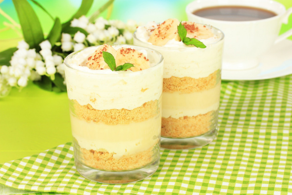 SLATKIŠ U ČAŠI Kremasti desert od banane i šlaga kojem niko ne može da odoli!