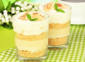 SLATKIŠ U ČAŠI Kremasti desert od banane i šlaga kojem niko ne može da odoli!