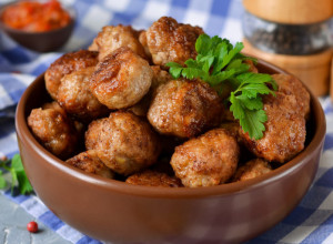 RECEPT ZA ĆUFTE IZ RERNE Preukusni zalogaji od mesa koji idu uz sve, a imaćete ručak za dva dana!