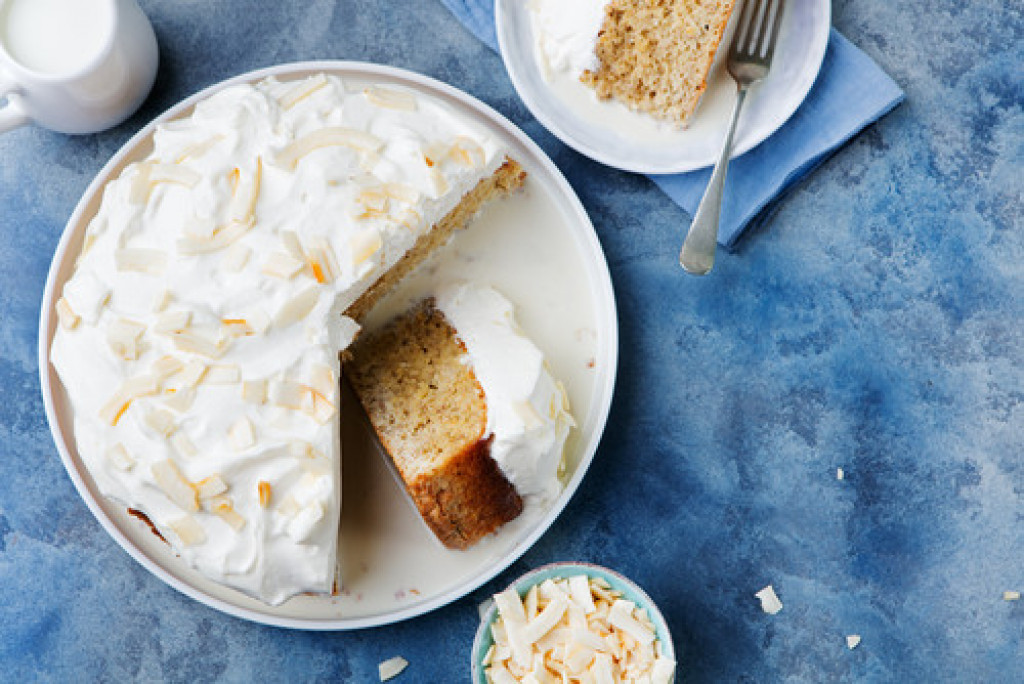 Posna torta od banana, jabuka i keksa koja se ne peče a pravi se dok kažete keks
