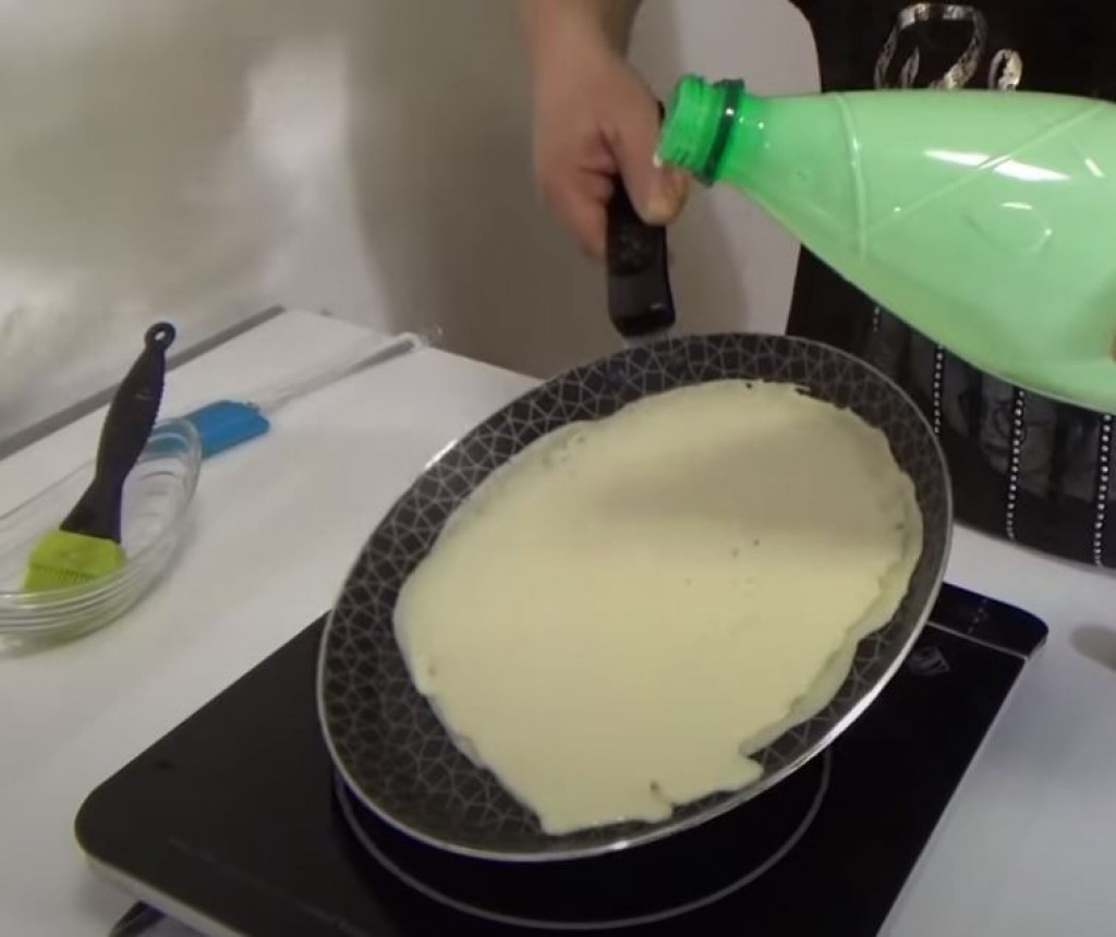 PALAČINKE IZ FLAŠE Sve sipaš odjednom, smućkaš i samo pečeš! Nema prljavih sudova!