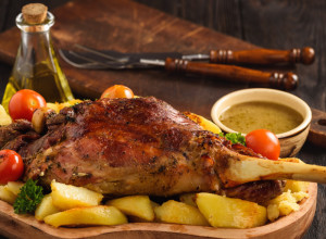 RUČAK ZA SVE! Jagnjeći but sa krompirom je idealan obrok za ukućane