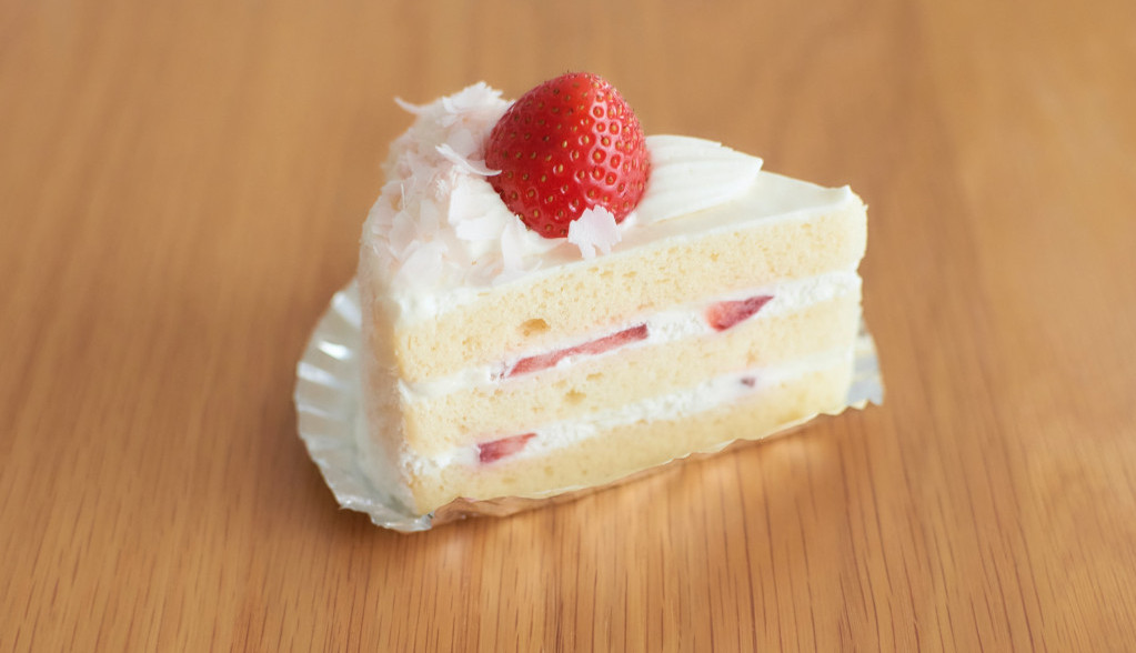 LAGANA I OSVEŽAVAJUĆA POSLASTICA Torta Laganini opravdava svoj naziv