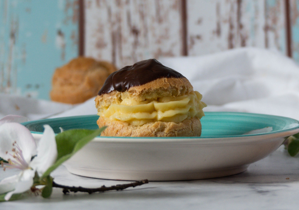 JEDNOSTAVAN RECEPT ZA MALE ZALOGAJE Čokoladne profiterole zasladiće vam dan