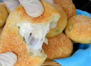 OSVOJIĆE VAS NA PRVI ZALOGAJ Pogačice punjene belim lukom i mocarelom