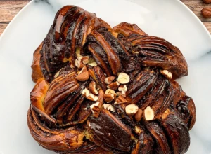 SOČNA I MEKANA Čokoladna pletenica biće najzanimljivija deci