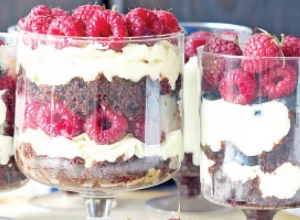 ENGLESKI DESERT U ČAŠI Trifl s malinama smazaćete u roku od odmah!