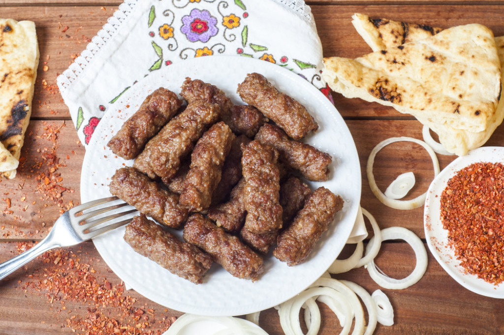 NE TREBA VAM ROŠTILJ Ćevapi iz rerne prave se bez muke, a imaju fantastičan ukus zbog preliva