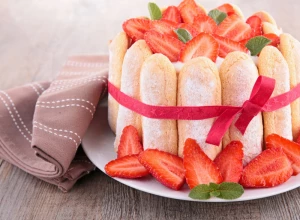 TORTA BEZ PEČENJA Preukusna poslastica sa jagodama otopiće vaša čula