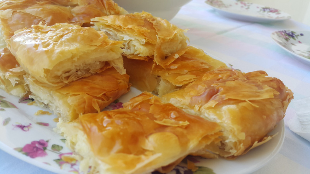 DORUČAK, ALI I PREDJELO Pita sa sirom odlično ide uz meze na slavskoj trpezi