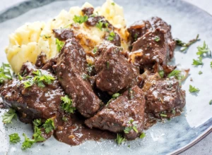 DAJE SNAGU Preukusna svinjska džigerica u saftu, prste da poližeš!