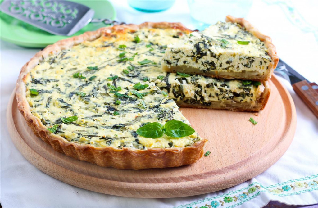 UKUSNA VEČERA Pita sa sirom i spanaćem od lisnatog testa, obrok koji se ne odbija!