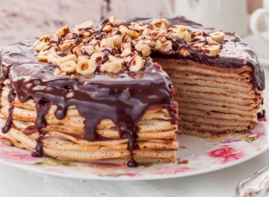 ČOKOLADNA TORTA OD PALAČINKI Kada se spoje dva omiljena slatkiša ne može im se odoleti