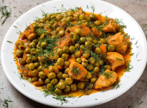 RUČAK NA KAŠIKU Grašak sa piletinom je lagano jelo, a odlično će vas zasititi