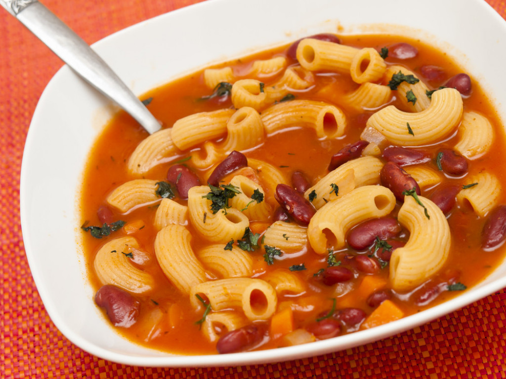 PASTA FAŽOL Testenina sa pasuljem je poznato italijansko jelo, sigurno će vam se dopasti