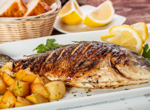 OVAKO NEMA MIRISA U KUĆI Pastrmka na mladim krompirićima, pečena u rerni