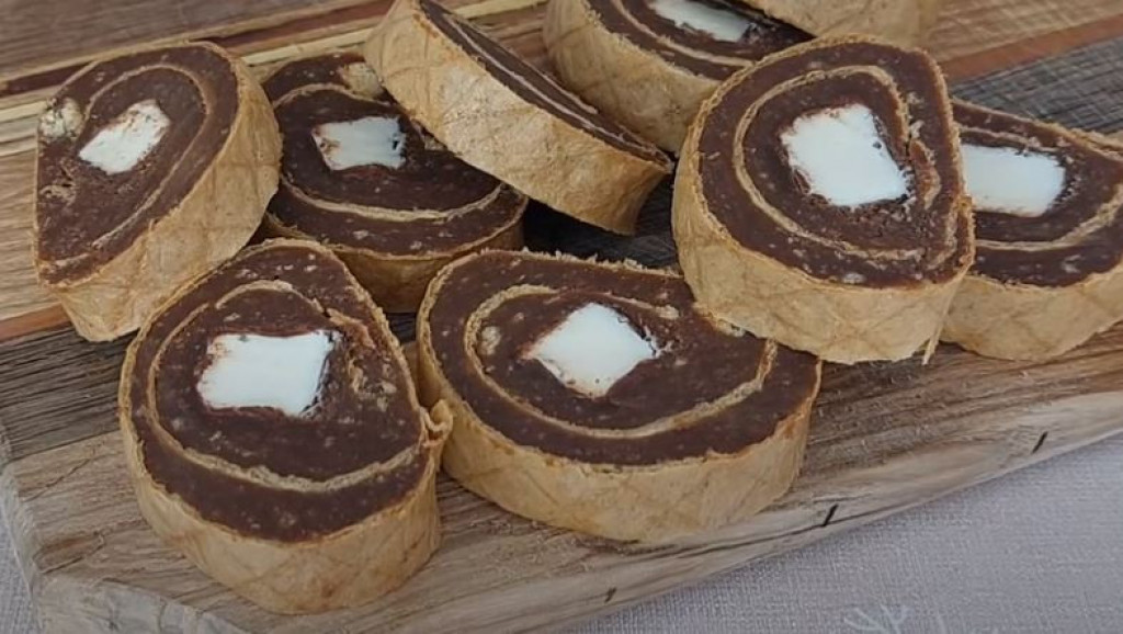 SITNI KOLAČI Slatka salama sa krem bananicama, napravi se za 15 minuta!