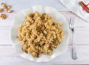 POSTOJI LI NEKO KO OVO NE VOLI? Slatke makarone sa orasima i suvim grožđem, i to posne!