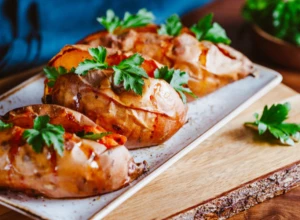Specijalitet za čistu desetku: Zapečeni batat punjen pančetom i mocarelom
