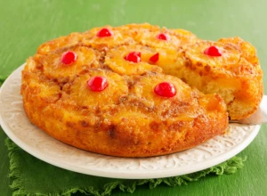 PREVRNUTI KOLAČ SA ANANASOM Osvežava, jednostavno se pravi i osvaja na prvi zalogaj!