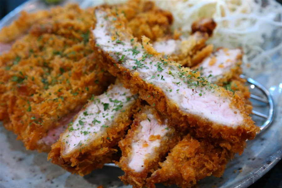 ŠNICLE POHOVANE PANKO PREZLAMA Odlična kombinacija hrskave korice i mekog mesa unutra