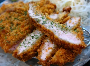 ŠNICLE POHOVANE PANKO PREZLAMA Odlična kombinacija hrskave korice i mekog mesa unutra