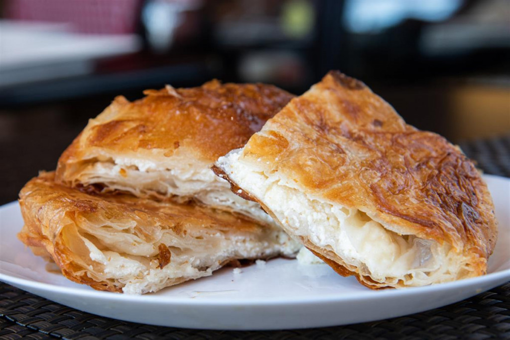 DOMAĆI BUREK OD GOTOVIH KORA Po ovom receptu ga pravim godinama i nema šanse da ga promenim!