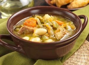 IDEJA ZA RUČAK Čorbasta boranija s mesom i krompirom je toliko ukusna da je svi vole!