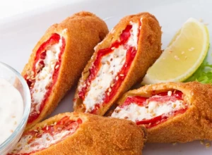 PREDLOG ZA RUČAK Pohovane paprike punjene svežim sirom, obrok za poželeti!