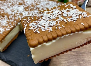 KOLAČ ZA 15 MINUTA Krempita sa keksom se lako pravi, a generacijama je omiljena jer svima izmami osmeh!