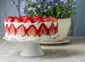 TORTA S JAGODAMA I ŠLAGOM Prosta da se napravi a pošto se pojede odmah, sutra pravite novu turu