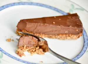 Svi su poludeli za TOBLERONE TORTOM Nema pečenja, a tri sloja prefinog krema bacaju u nesvest svakog ko ih proba